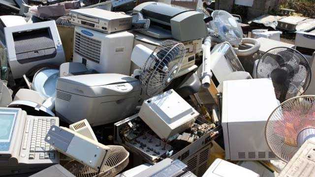 ¿Qué dice el Real Decreto sobre residuos de aparatos eléctricos y electrónicos?